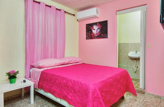 Queen Of Hearts apparthotel Santo Domingo Room 2